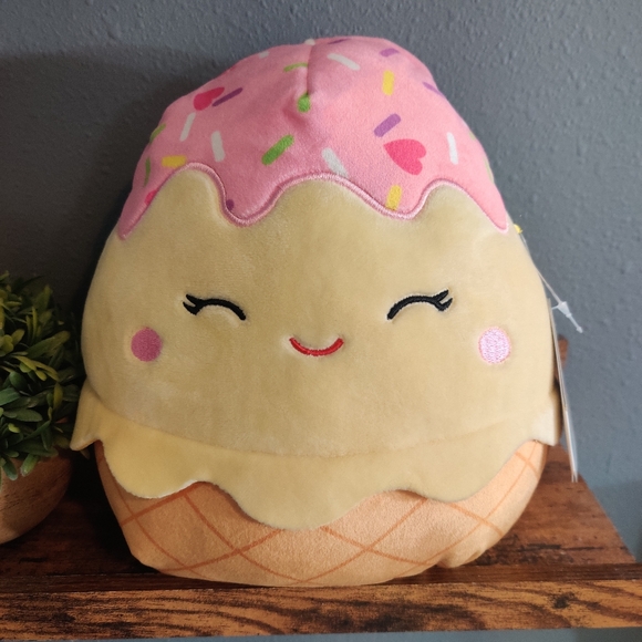 Squishmallows CLARA Ice Cream Sundae Cone 8" NWT Plush Stuffed Kids Toy Hearts - Picture 1 of 8